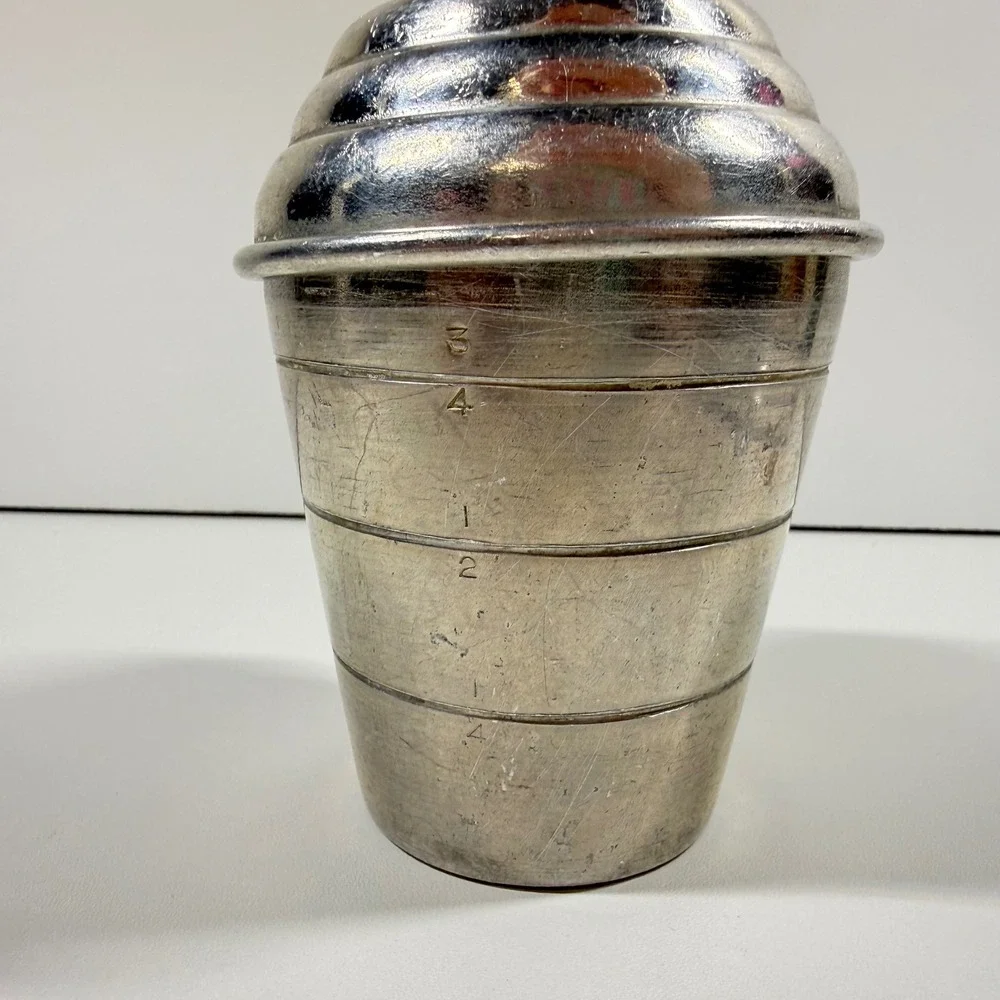 Vintage Mirro Aluminum Gravy Shaker Beehive Lid 1 Cup 2623 M Made in USA MCM